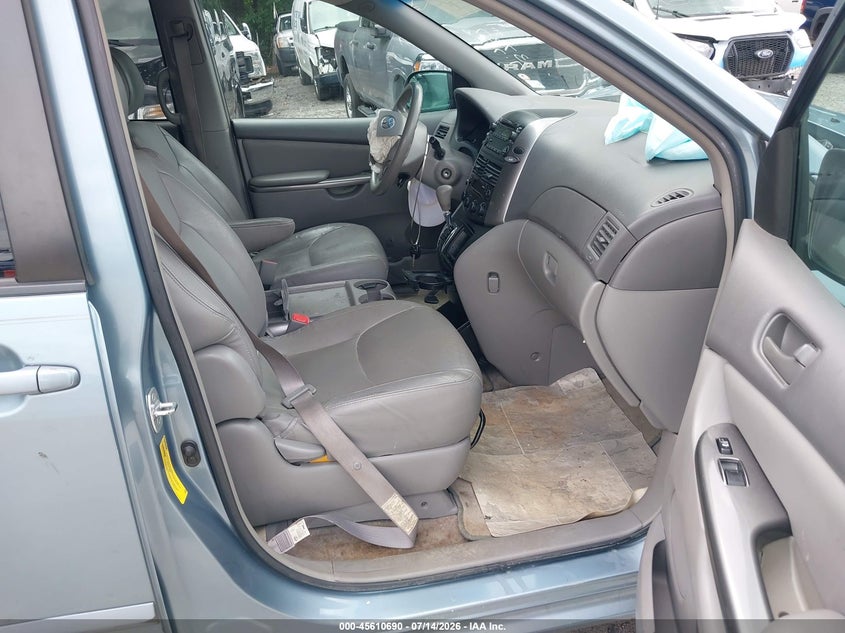 2007 TOYOTA SIENNA auction photo 5