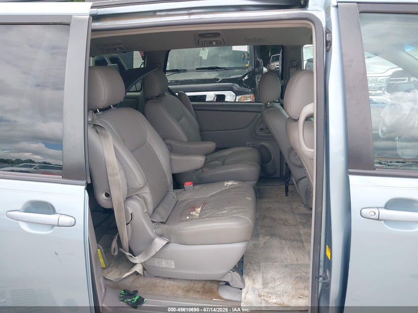 2007 TOYOTA SIENNA auction photo 8