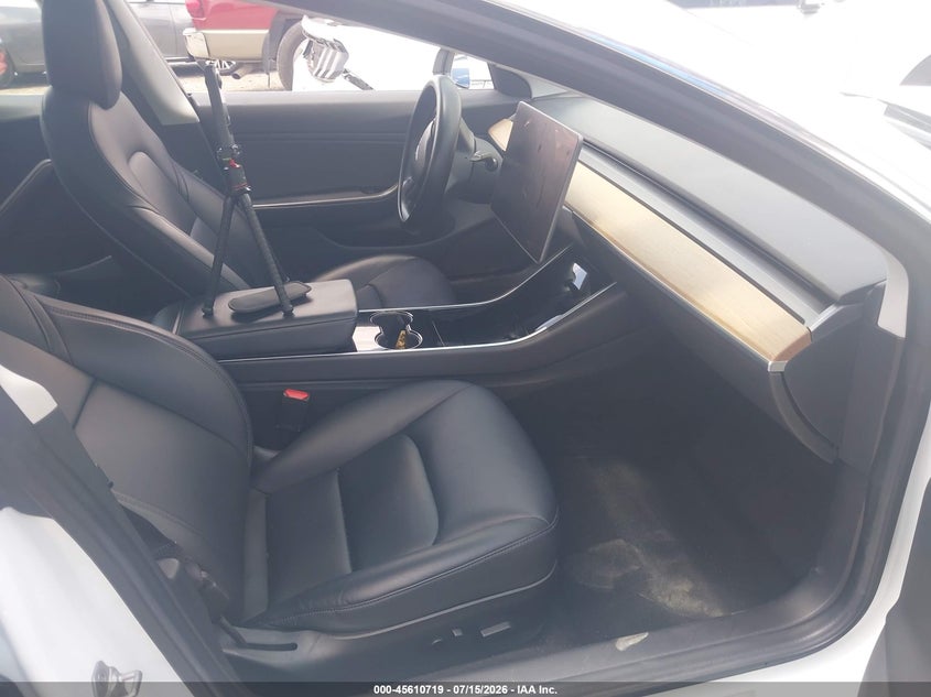 2018 TESLA MODEL 3 auction photo 5