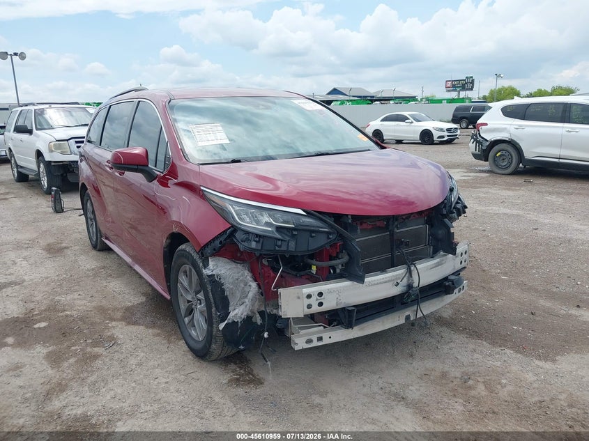 2022 TOYOTA SIENNA auction photo 1
