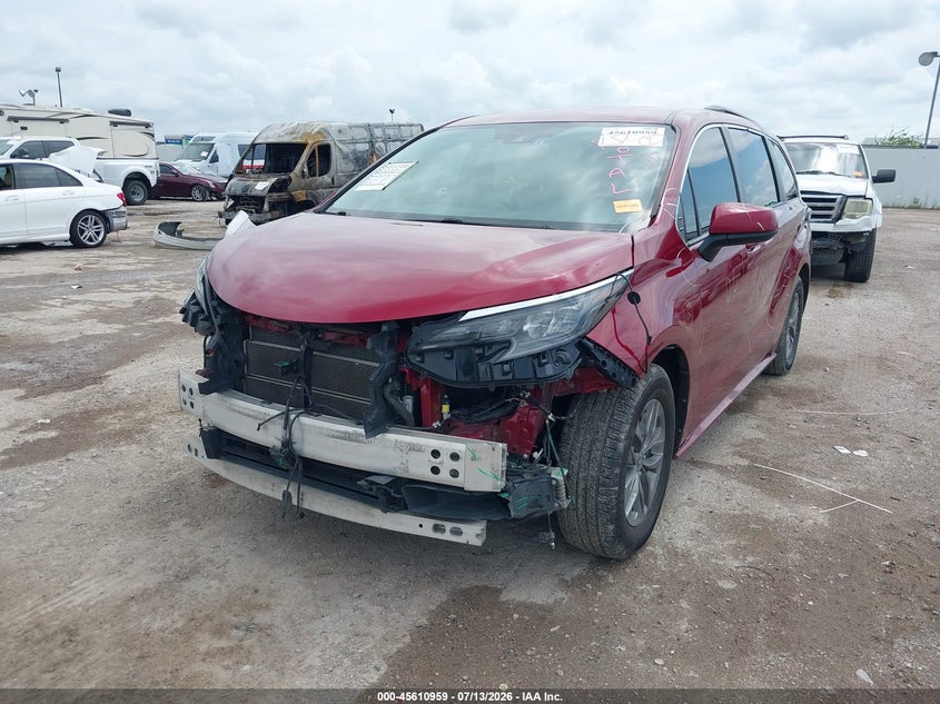 2022 TOYOTA SIENNA auction photo 2