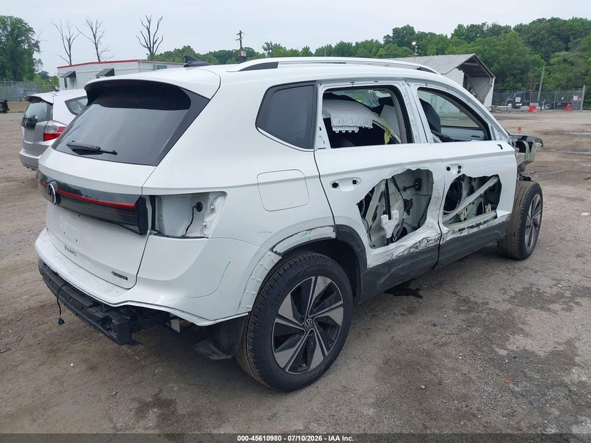 2025 VOLKSWAGEN TAOS auction photo 4