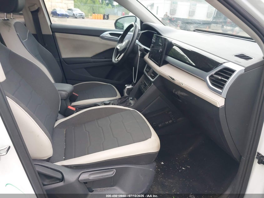 2025 VOLKSWAGEN TAOS auction photo 5