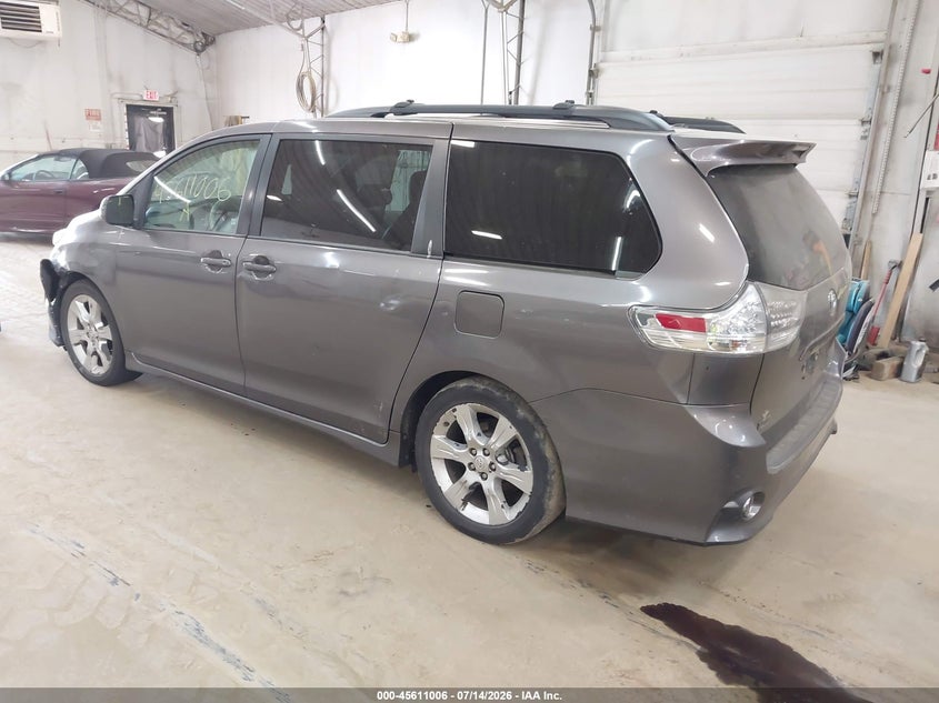 2011 TOYOTA SIENNA auction photo 3