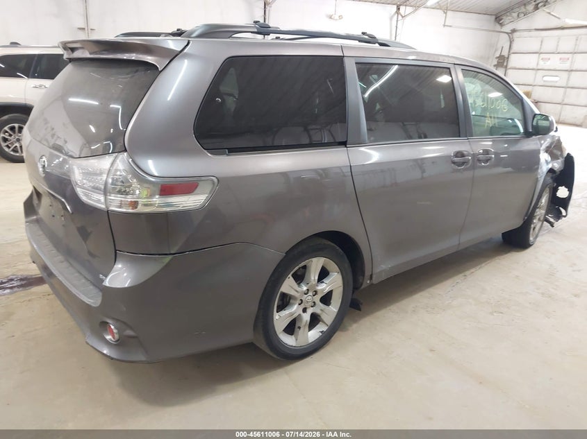 2011 TOYOTA SIENNA auction photo 4
