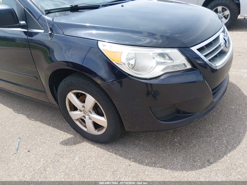 2010 Volkswagen Routan Se VIN: 2V4RW3D13AR272288 Lot: 45611064