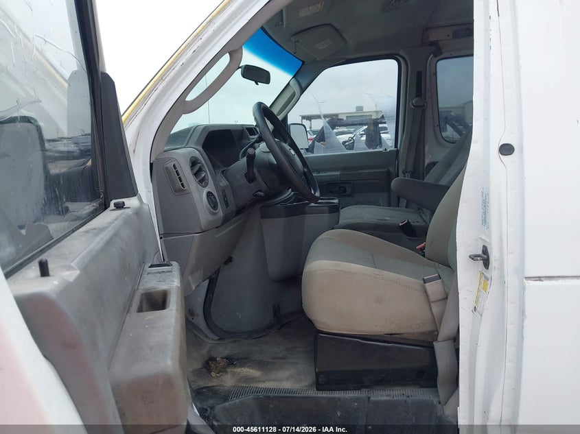 2008 Ford E-350 Super Duty Xl/Xlt VIN: 1FBNE31LX8DB00424 Lot: 45611128