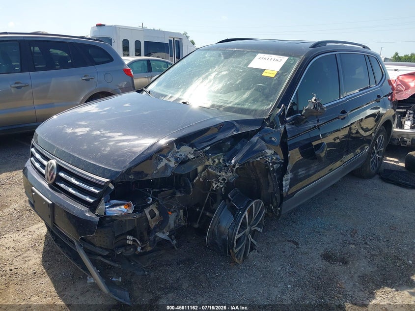 2020 VOLKSWAGEN TIGUAN auction photo 2