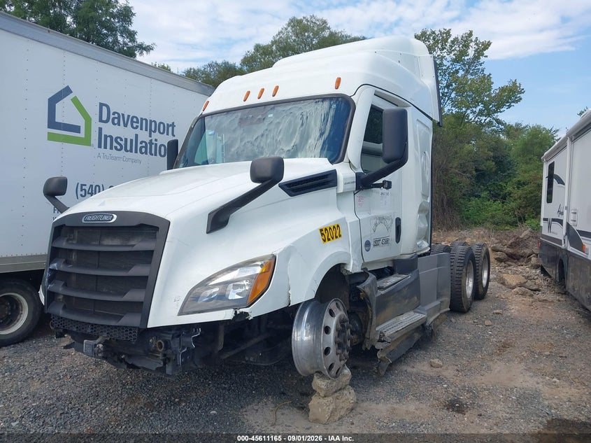 2021 FREIGHTLINER NEW CASCADIA 126 auction photo 2