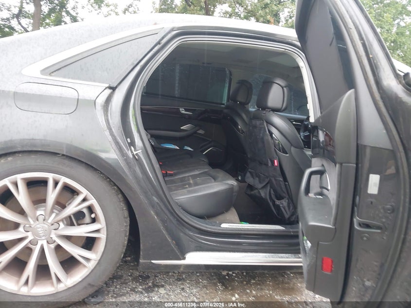 2011 AUDI A8 L auction photo 8