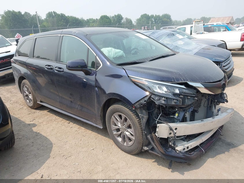 2024 TOYOTA SIENNA LE