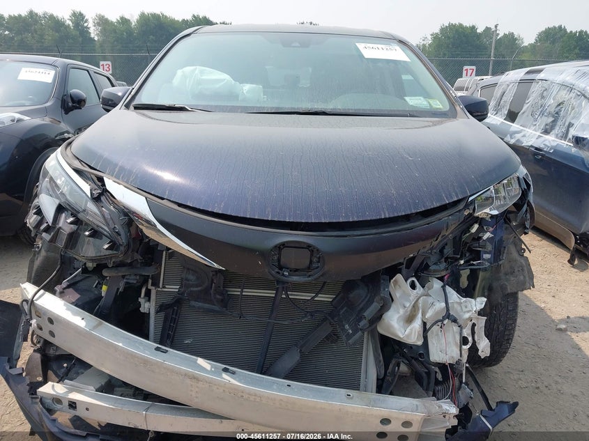 TOYOTA SIENNA - zdjęcie 13