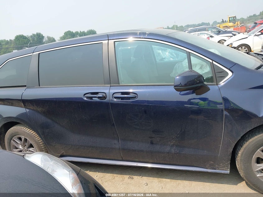 TOYOTA SIENNA - zdjęcie 14