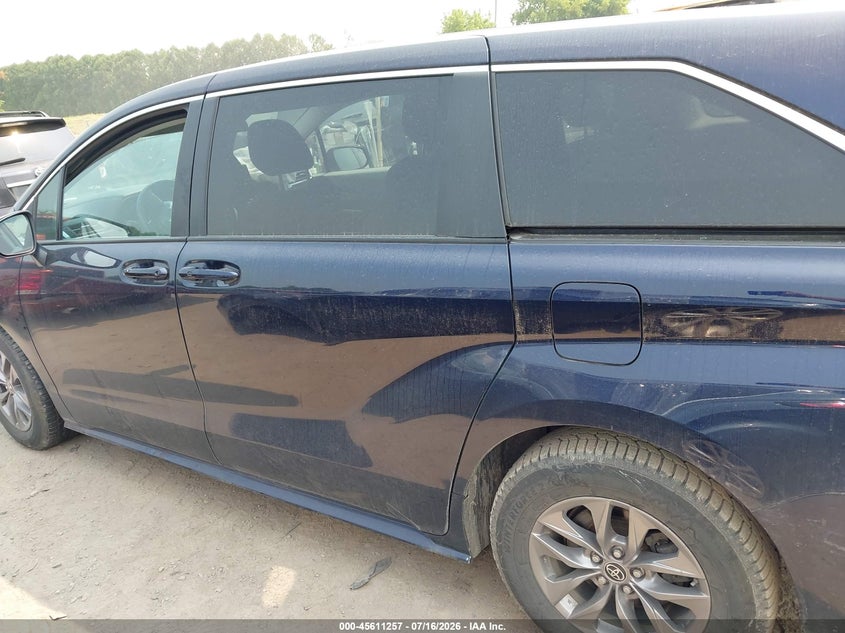 TOYOTA SIENNA - zdjęcie 15