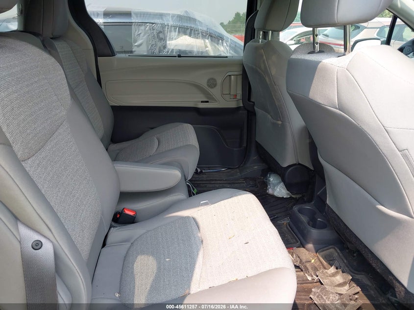 TOYOTA SIENNA - zdjęcie 8