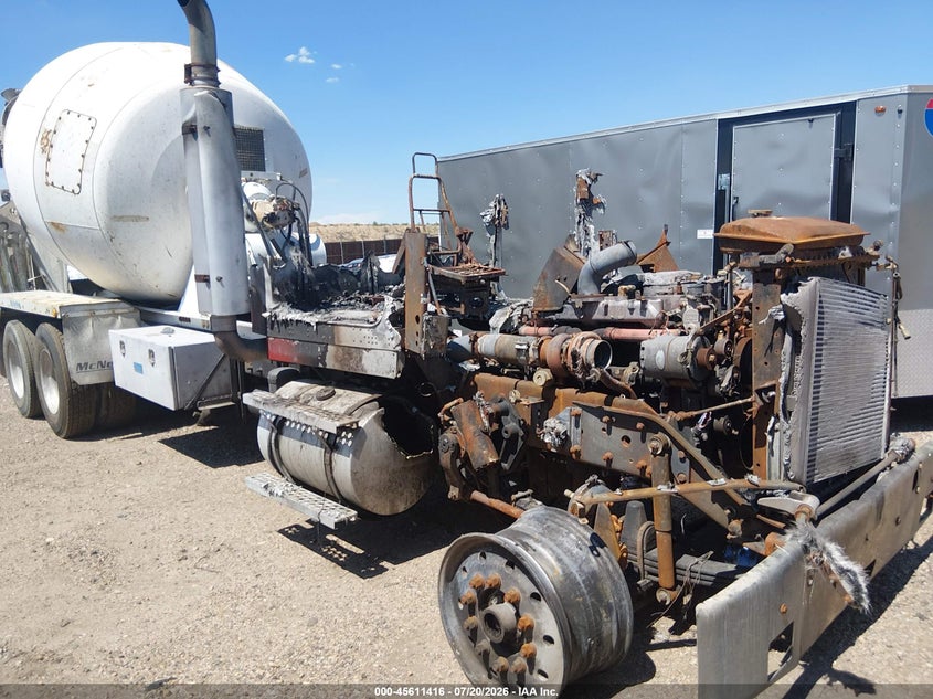 2004 KENWORTH CONSTRUCTION auction photo 2