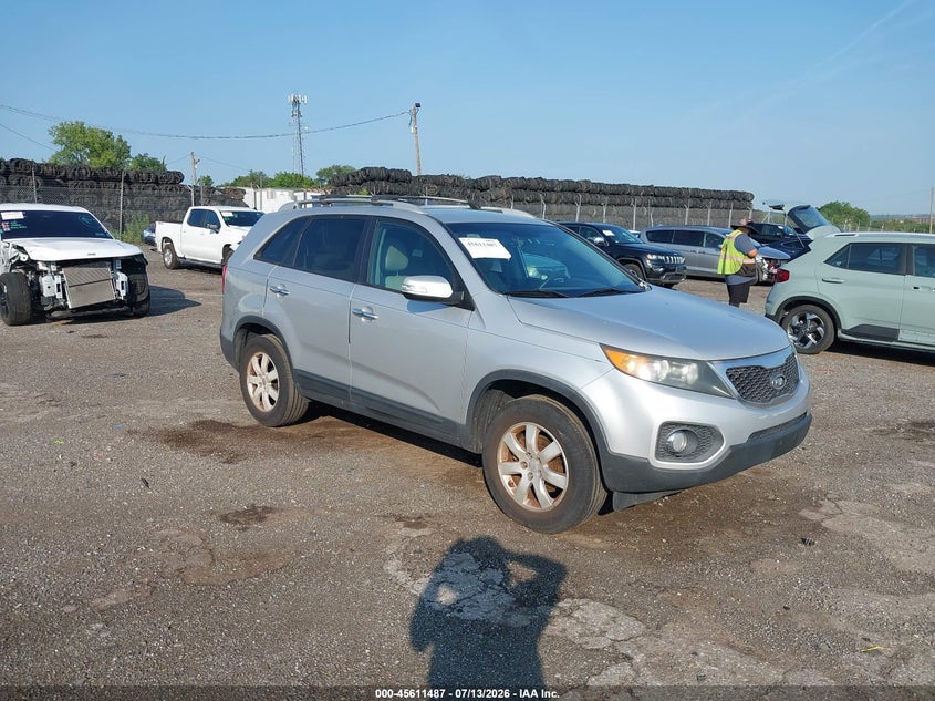 2011 KIA SORENTO LX