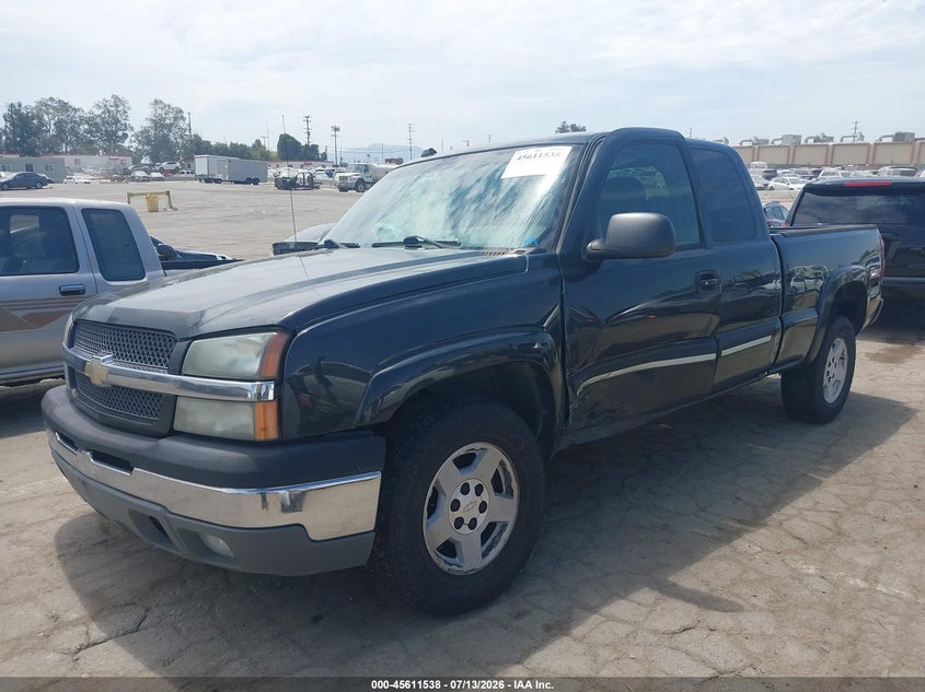 2005 Chevrolet Silverado, Left Side, IAAI, VIN 2GCEK19B251338084 — photo 2