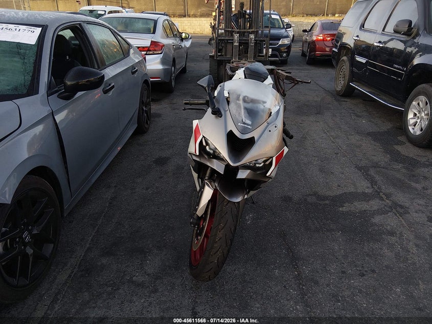2025 Kawasaki Zx636 K VIN: JKBZXJJ10SA018582 Lot: 45611566