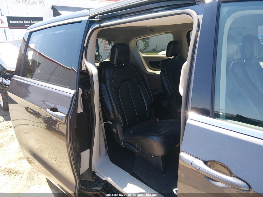 2020 CHRYSLER VOYAGER auction photo 8