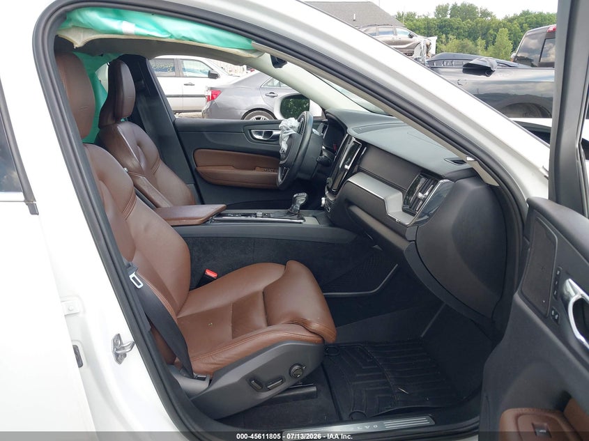 VOLVO XC60 2019 VIN LYV102DL2KB327302