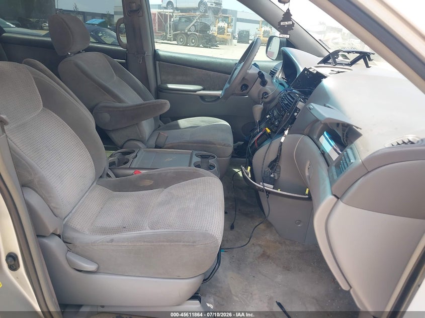 2008 TOYOTA SIENNA auction photo 5