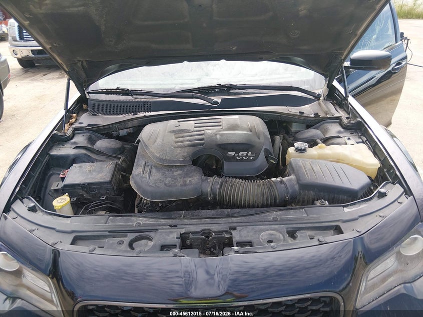 2020 Chrysler 300 Touring VIN: 2C3CCAAGXLH233555 Lot: 45612015