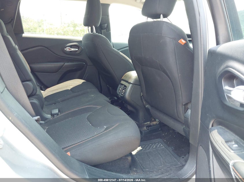 2016 JEEP CHEROKEE auction photo 8