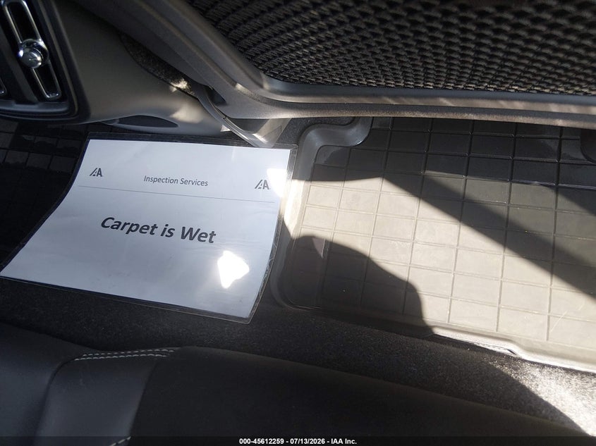 2021 Volvo Xc40 T5 R-Design VIN: YV4162UM4M2462256 Lot: 45612259