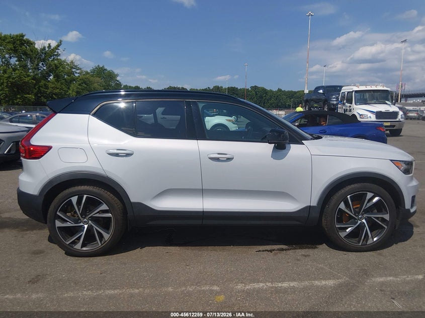 2021 Volvo Xc40 T5 R-Design VIN: YV4162UM4M2462256 Lot: 45612259