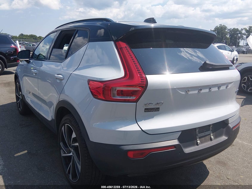 2021 VOLVO XC40 auction photo 3