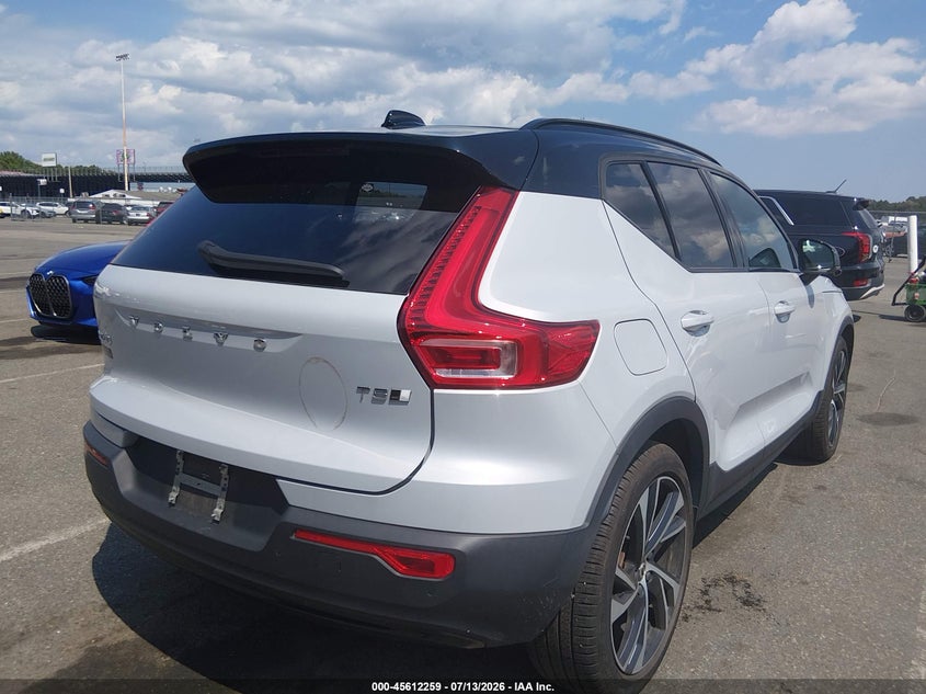 2021 VOLVO XC40 auction photo 4