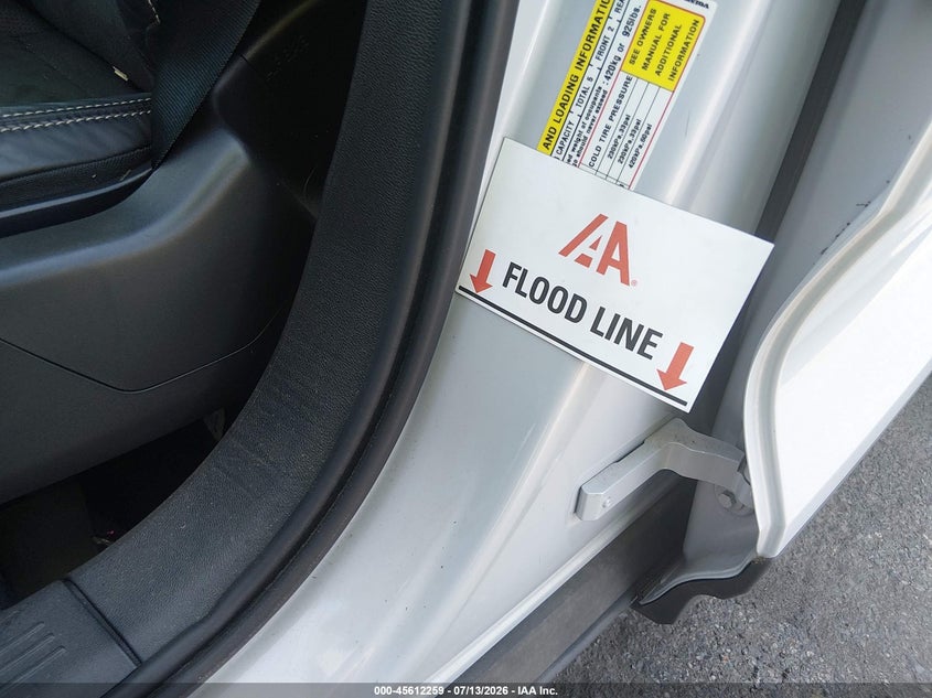 2021 VOLVO XC40 auction photo 6