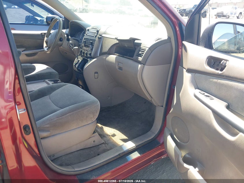 2006 TOYOTA SIENNA auction photo 5