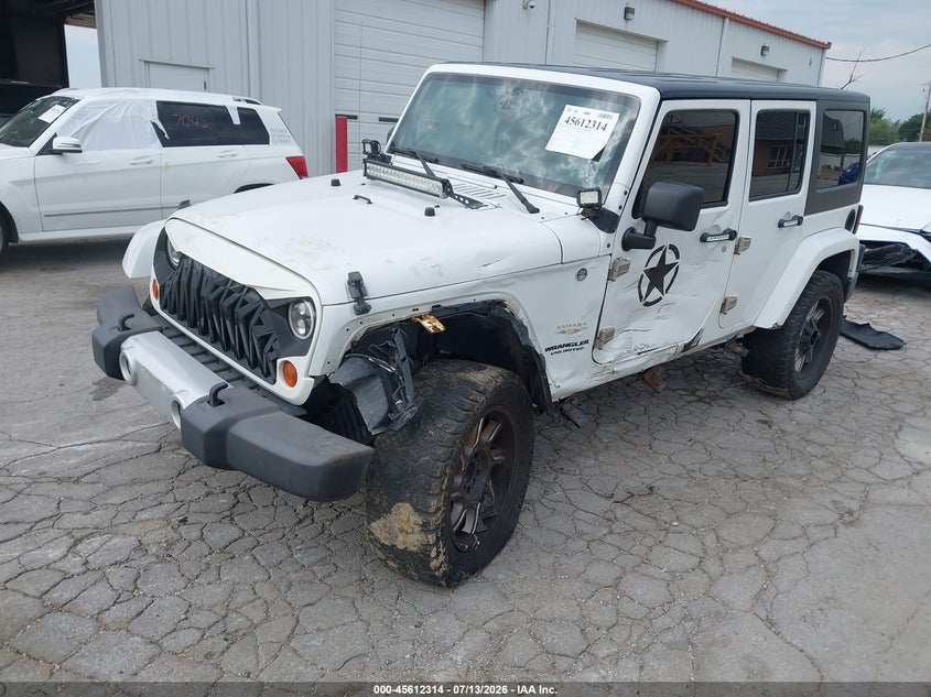 2013 Jeep Wrangler, Левый бок, IAAI, VIN 1C4BJWEG5DL585404 — фото 2