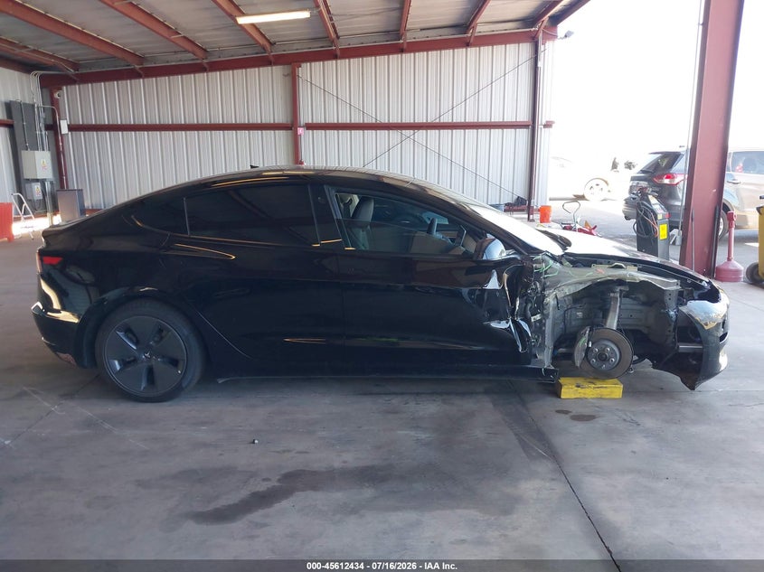 TESLA MODEL 3 - zdjęcie 14