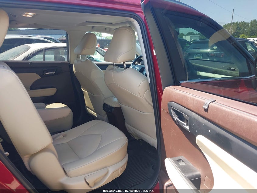 2021 TOYOTA HIGHLANDER auction photo 8