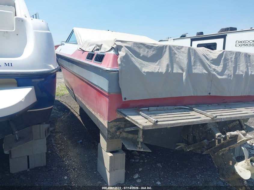 1986 CHAPARRAL 23' auction photo 3