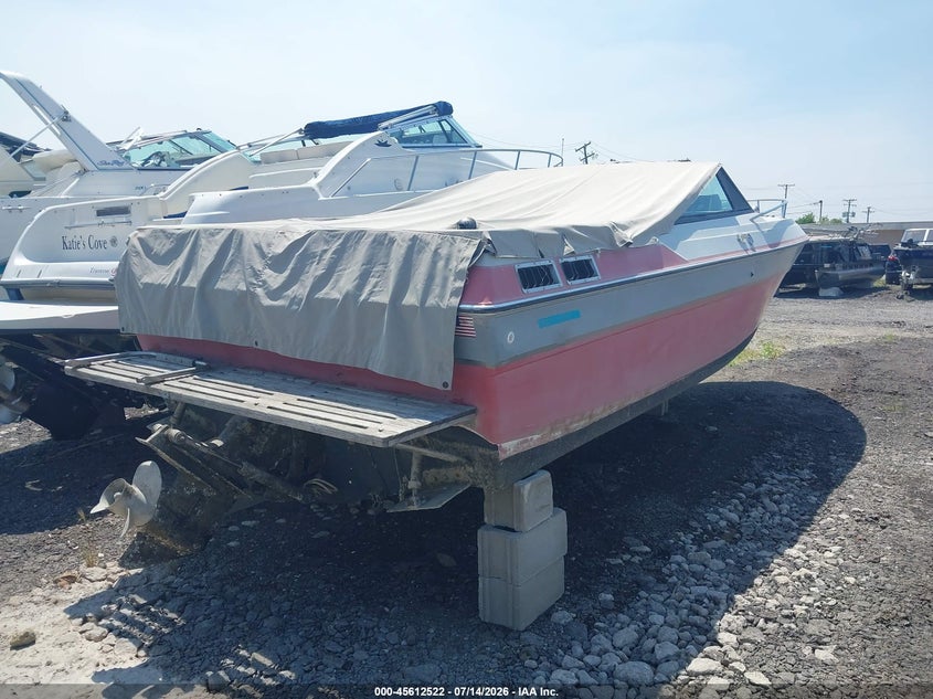 1986 CHAPARRAL 23' auction photo 4