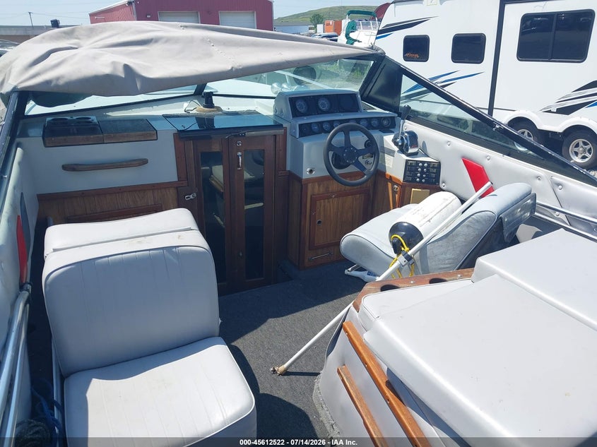 1986 CHAPARRAL 23' auction photo 5