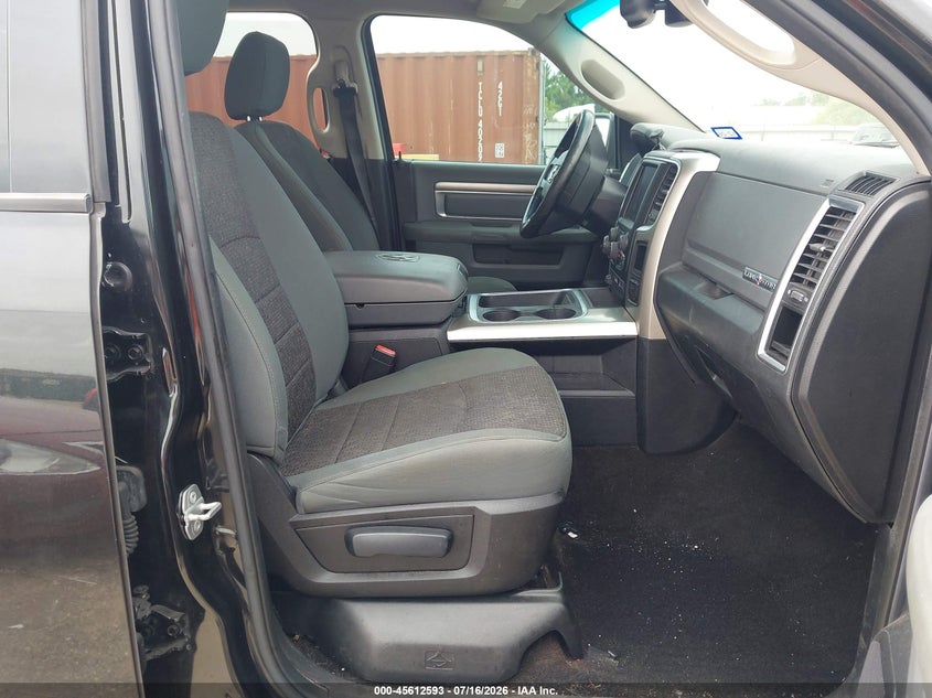 2016 RAM 1500 auction photo 5