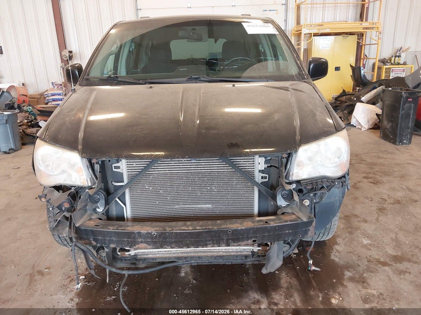 2014 CHRYSLER TOWN & COUNTRY auction photo 6
