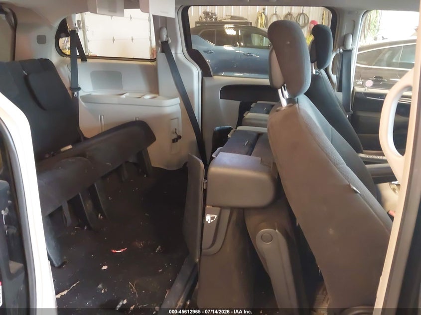 2014 CHRYSLER TOWN & COUNTRY auction photo 8