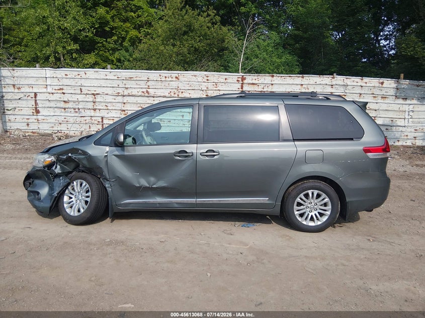2013 Toyota Sienna Xle V6 8 Passenger VIN: 5TDYK3DCXDS402341 Lot: 45613068