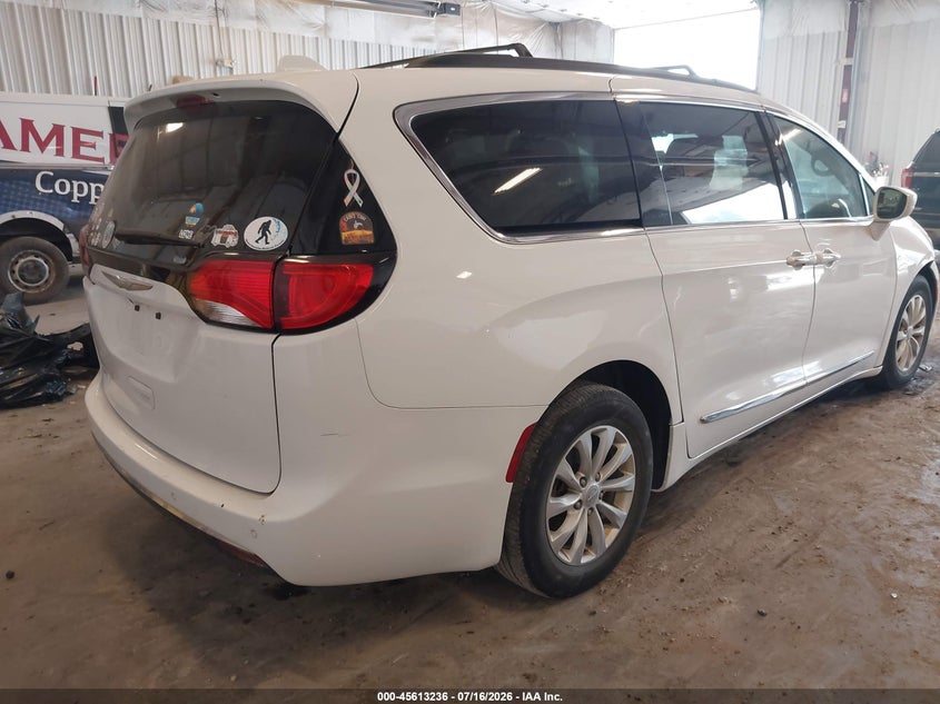 2017 CHRYSLER PACIFICA auction photo 4