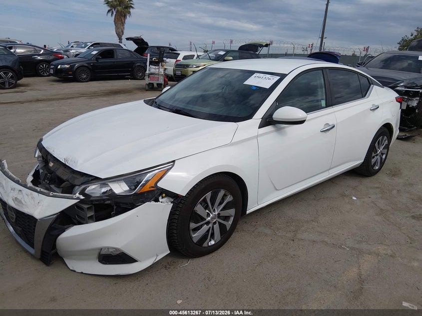 2019 NISSAN ALTIMA auction photo 2