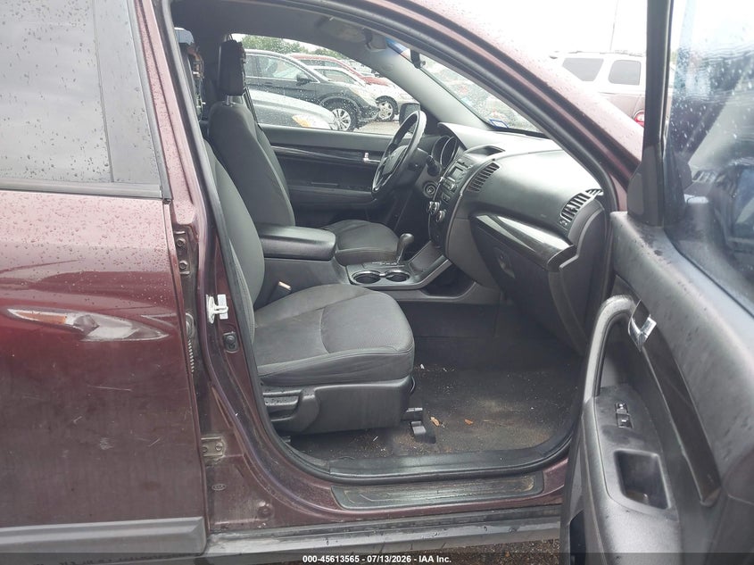 2012 KIA SORENTO auction photo 5