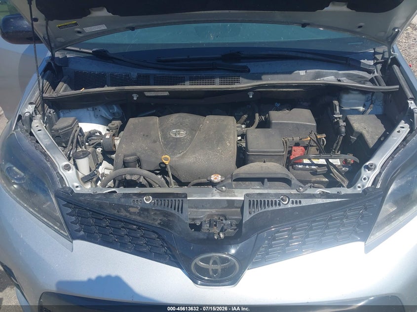 TOYOTA SIENNA - zdjęcie 10