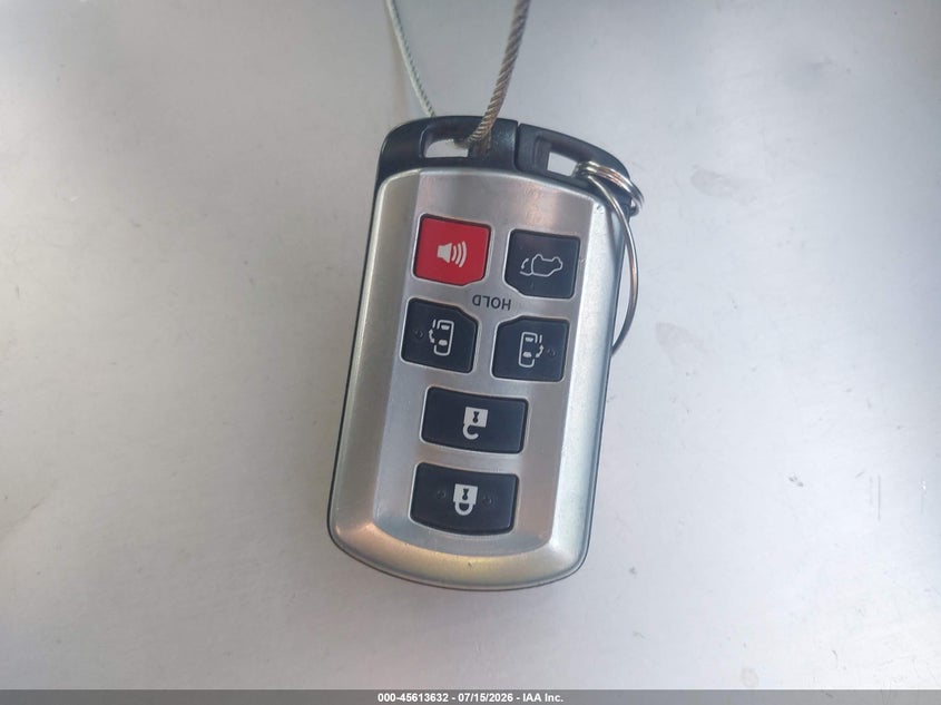 TOYOTA SIENNA - zdjęcie 11