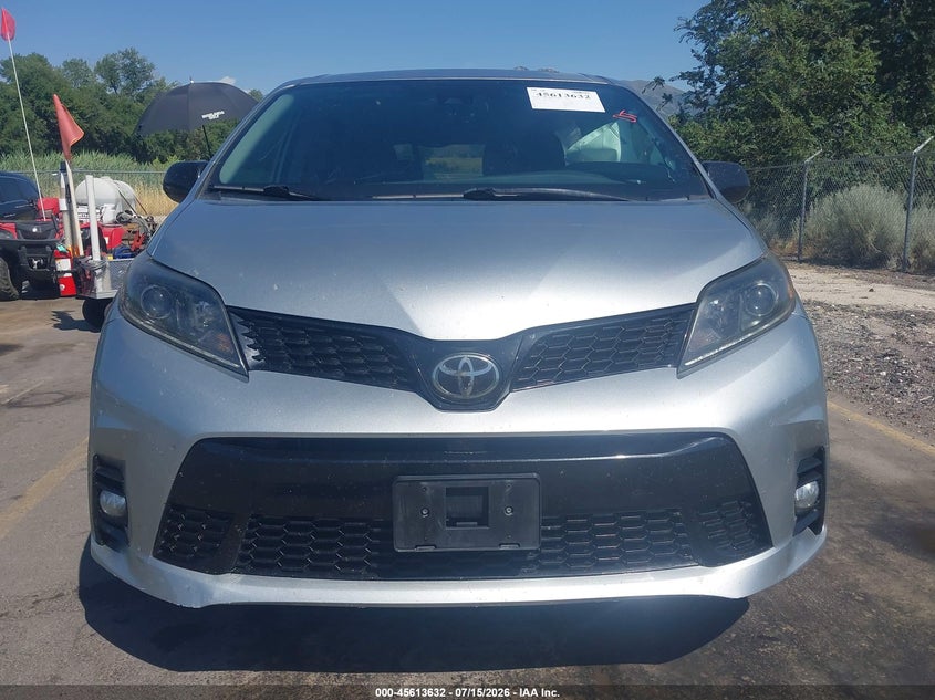 TOYOTA SIENNA - zdjęcie 12